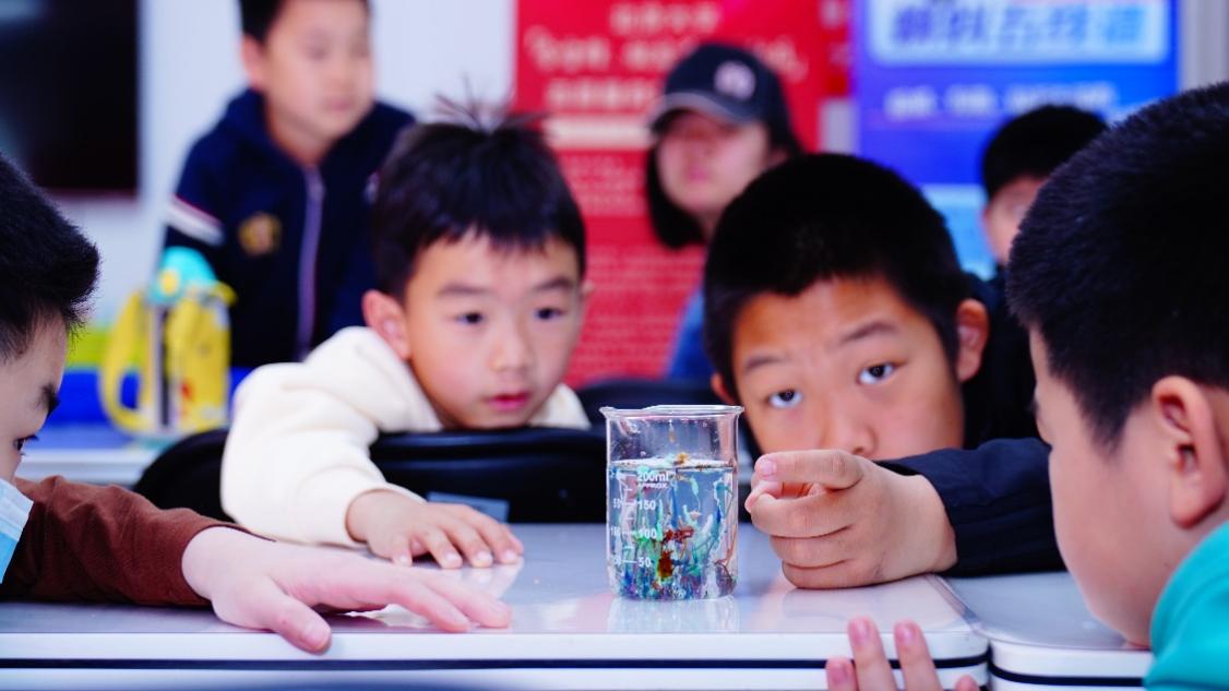 北大化院科普宣讲团:“化学科普行”活动走进社区 北大化院科普宣讲团:“化学科普行”活动走进社区