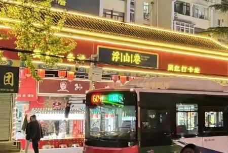 客流到哪公交就到哪，青岛公交精准施策点燃城市“烟火气”